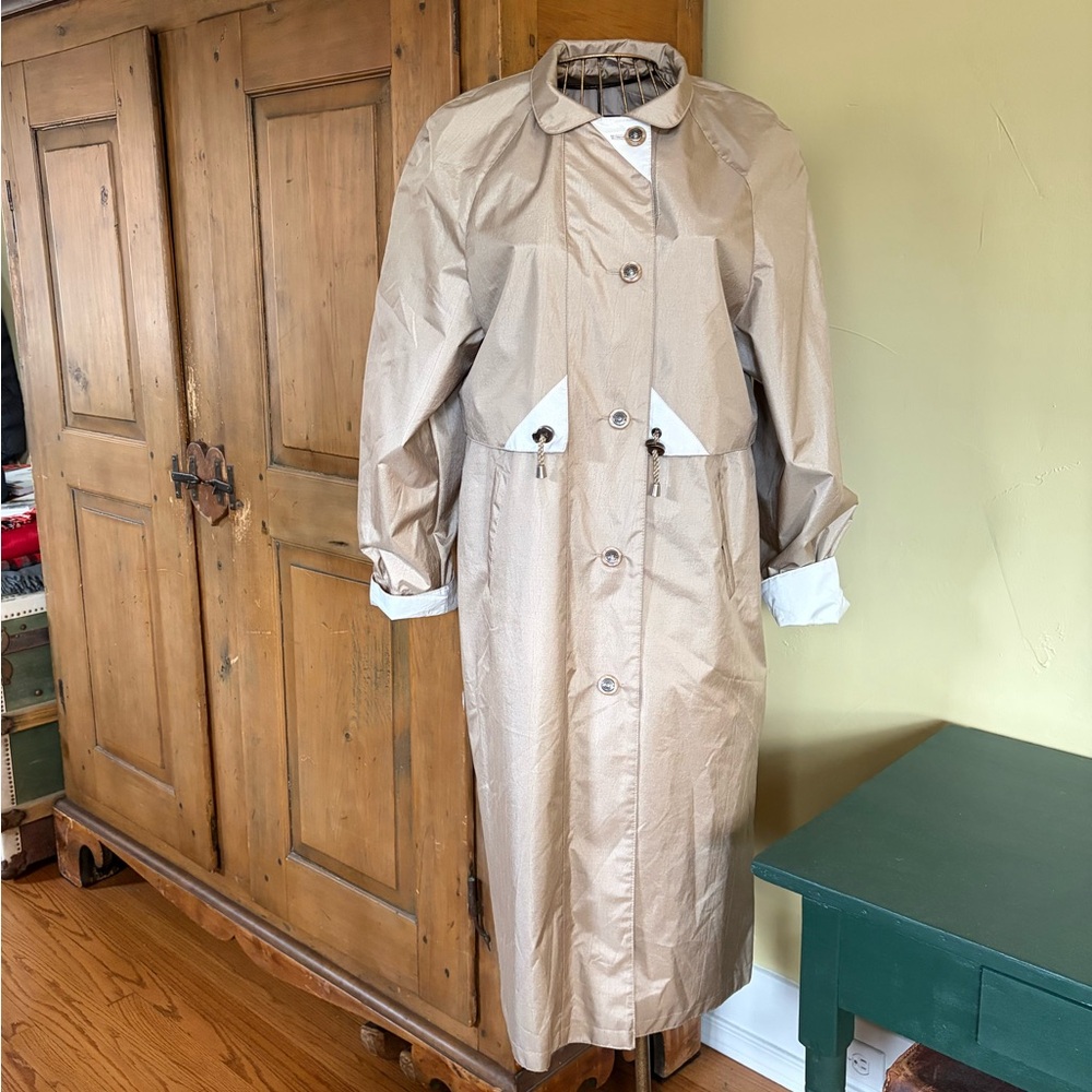 VINTAGE Essentials Worthington Elegant Tan and White Sheen Trench Coat Korea